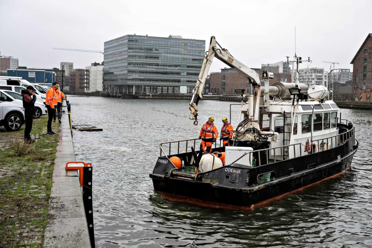 Husbåd Skal Fjernes Fra Bunden Af Odense Havn Hurtigst Muligt: - Vi Kan ...