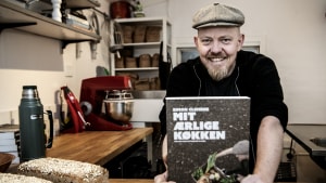 Simon Clemens er klar med både hjemme-arbejdskøkken og ny bog. Foto: Mette Mørk