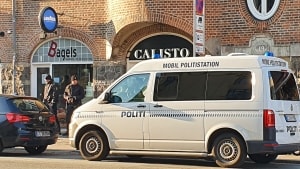 Den 47-årige mand blev ramt af flere skud, men meldes nu uden for livsfare. Københavns Politi hører meget gerne fra vidner. Foto: Københavns Politi