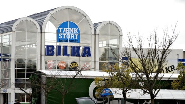 Vagt fik hældt Red Bull over sig, brækkede to fingre og blev påkørt: - Vi tager sikkerhed alvorligt