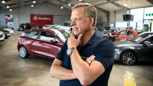 Den fynske forhandler Alex mangler biler - og kunder må gå forgæves: - Det er lidt noget lort