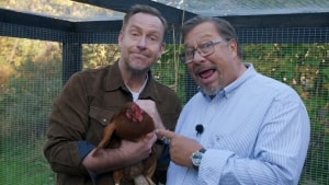 Brødrene Price. Nu med en høne. Første program i den nye  - og 14. sæson - handlede om æg og om, at en omelet ikke bare er en omelet. Foto: DR