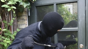 Indbrudstyve i Danmark har tilsyneladende lettere spil end deres kolleger i nabolandene. Modelfoto: Tommy Wøldike/Ritzau Scanpix
