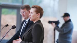 Statsminister Mette Frederiksen (S) samt vicestatsminister og forsvarsminister Troels Lund Poulsen (V) holder pressemøde om støtten til Ukraine og den sikkerhedspolitiske situation på Marienborg. Foto: Liselotte Sabroe/Ritzau Scanpix