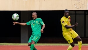 Gift Links (tv) begyndte på banen men fik kun 45 minutter da Sydafrika spillede 0-0 med Zimbabwe. Foto: Jekesai NJIKIZANA / AFP