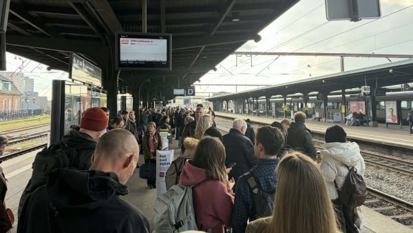 Trængsel på banegård efter masseaflysninger