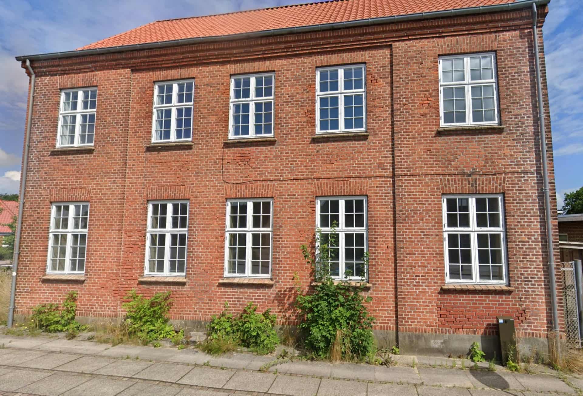 Det gamle posthus har længe stået som en øjebæ midt i byen: Nu løfter ...