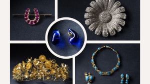 Dronning Margrethes smykker er udstillet på Amalienborgmuseet og beskrevet i bogen ”En dronnings smykkeskrin”. Fotos: Jens Peter Engedal/”En dronnings smykkeskrin”
