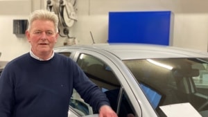 Lars Henrik Jørgensen, indehaver af Topcar i Vissenbjerg, har solgt omkring et par hundrede køretøjer i 2021, og det er rekord. Foto: Line Lindberg Sloth Madsen.