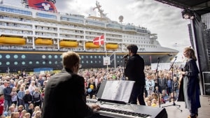 Hundredvis af mennesker myldrede ned til havnen i Fredericia for at tage afsked med Disneys krydstogtskib 