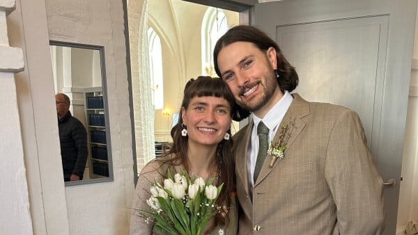 Asta og Simon var klar til bryllup - så ændrede de det hele: - Hvad er det værste, der kan ske?