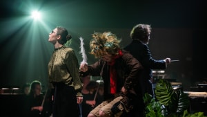 Skuespillerne Rebecca Rønde Kiilerich og Anders Madsen gør det glimrende i hovedrollerne som Tanja og Michael i forestillingen 
