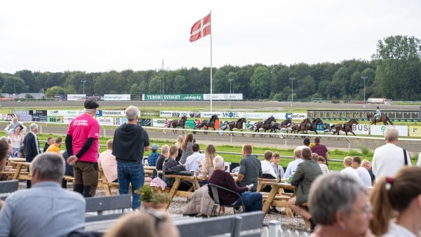 Stor sponsoraftale: Efter fem års fravær vender den lokale bryg tilbage til væddeløbsbanen - gæster vil mærke et par ændringer