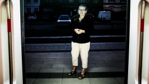 Gunhild Burup arbejder i køkkenet på Kommunehospitalet, men kan ikke tage Letbanen uden at komme for sent. Foto: Mette Mørk