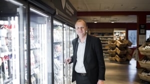 - Vi besluttede, at vi følte os mere trygge ved at bygge banken selv sten for sten, for så vidste vi, hvad der foregik og undgik store overraskelser. Derfor er vi stadig helt overbeviste om, at vores investering har givet os en billigere bank, end vi ellers havde fået, siger Coops bestyrelsesformand, Lasse Bolander - om Coop Bank. Arkivfto: Mads Joakim Rimer Rasmussen/Ritzau Scanpix