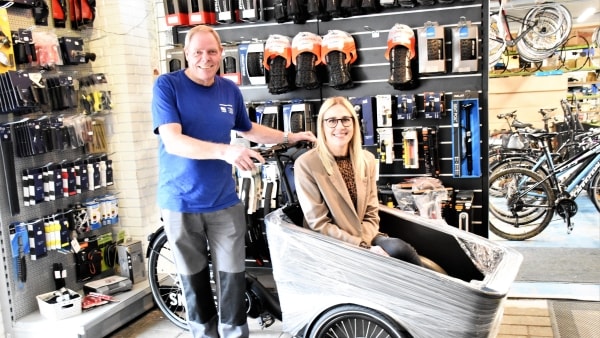 31-årige Julie i front for kendt cykelbutik, der i samme ombæring | ugeavisen.dk