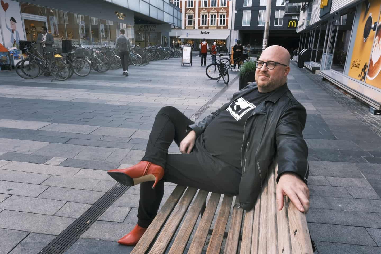 Hvile skolde akavet Bliver sat i bås: Tandlægen Anders er bare en almindelig heteroseksuel mand,  der kan lide at gå i høje hæle | jv.dk
