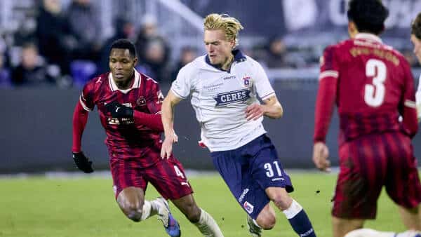 Tobias Bech-balladen er en forsmag på, at alle kneb gælder i guld-kampen