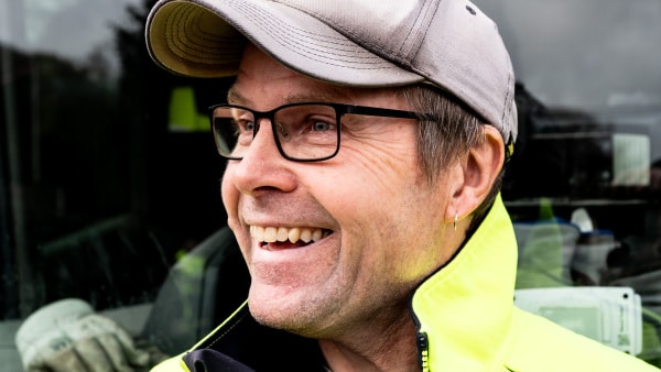 Se video: Brian har slidt fem skraldebiler op på 40 år - Han er verdens bedste makker