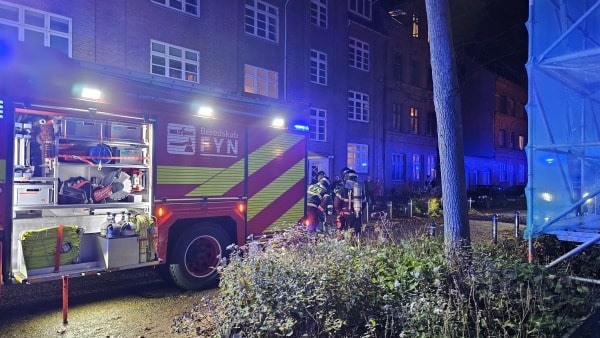 Juledekoration gik i brand: Naboen kom til undsætning