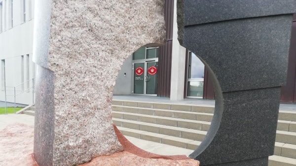 Straffrafald til 74-årig dømt krænker fik retten til at eksplodere i gråd, vrede og ukvemsord