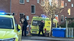 Politiet er torsdag middag rykket ud til et alvorligt overfald i Viby. Foto: Presse-fotos.dk