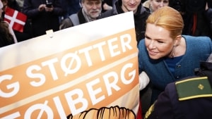 Efter domsafsigelsen mod integrationsminister Inger Støjberg, stod hendes støtter klar. Foto: Mads Claus Rasmussen/Scanpix