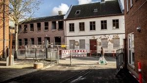 Sagaen om de to nedrivningsmodne ejendomme, Skolegade 14 og 16, har efterhånden udviklet sig til en farce. Foto: Morten Pape