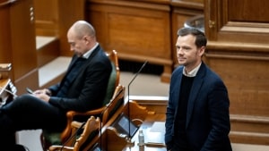 Peter Hummelgaard (S) er efter valget fungerende beskæftigelsesminister og må ifølge grundloven kun stå for de mest basale til, så landet kan løbet rundt, mens der bliver dannet en ny regering. (Foto: Emil Helms/Ritzau Scanpix)