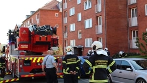 Mandag klokken 16.28 indløb en melding om brand i en etageejendom i Randers. Foto: Presse-fotos.dk