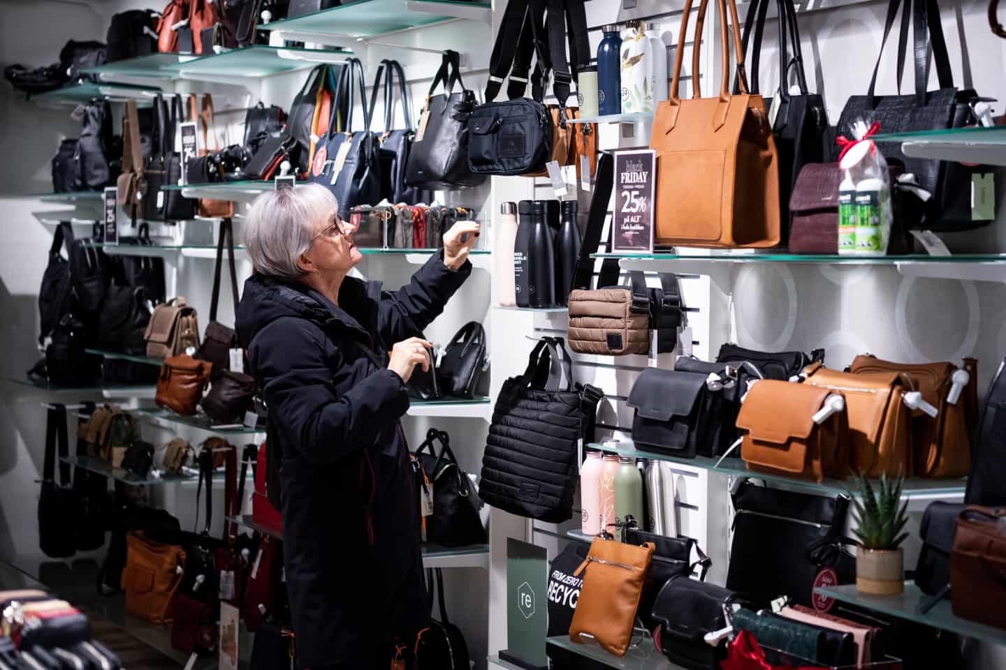 En taske-butik er kommet til byen: Neye åbnede med dobbelt black og masser af kunder | ugeavisen.dk