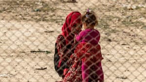 Der bliver buldret på trommerne i Folketinget. Regeringens støttepartier kræver, at 19 danske børn skal hentes hjem fra de syriske flygtningelejre, hvor de sidder i dag. Men situationen er fastlåst politisk i Danmark. (Arkivfoto). Foto: Delil Souleiman/Ritzau Scanpix