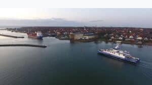 Sådan så det ud fra luften, da Ærøxpressen sejlede ind i Marstal Havn for første gang med passagerer. Her et par måneder senere er Ærøxpressen tilfredse med passagertallene. Arkivfoto: Jacob Kjøller