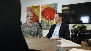 Lene Rasmussen og Jørgen Østergaard, Flensteds to administrerende direktører, modtog mandag Erhvervspris 2020 ved ProVardes nytårskur. Arkivfoto: Annett Bruhn