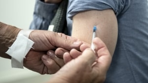 Skulle det være noget med en corona-vaccine på det lokale apotek? Arkivfoto: Morten Pape