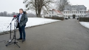 Først gik Lars Løkke Rasmussen (M) til folketingsvalg med krav om, at Mette Frederiksens rolle i minksagen skulle undersøges. Søndag fik piben en anden lyd foran Marienborg. Foto: Liselotte Sabroe/Ritzau Scanpix