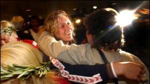 Katrine Fruelund ved hjemkomsten til Danmark dagen efter OL-finalen. Her er det hendes mor, Merete, der byder hende velkommen hjem. Arkivfoto: Morten Juhl/Ritzau Scanpix