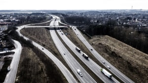 Trafikken på motorvejen ved Vejle blev forstyrret to gange torsdag eftermiddag med kilometerlange køer til følge i de nordgående spor. Foto: Mette Mørk
