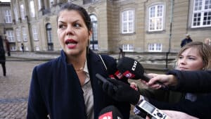 Franciska Rosenkilde (ALT) efter at have mødt hos dronningen for at pege på en forhandlingsleder til regeringsdannelse. Foto: Philip Davali/Ritzau Scanpix