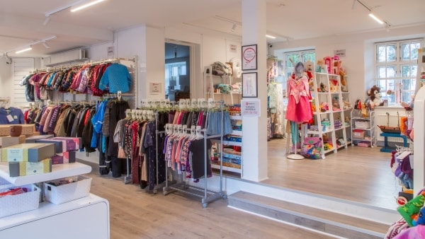 Red Barnet er klar med ny butik i Aarhus: Nu bliver det muligt at shoppe udenfor normal åbningstid
