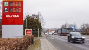 Dyrere priser på benzin og diesel er med til at gøre forbrugerne mere bekymrede. Foto: Bo Amstrup/Ritzau Scanpix