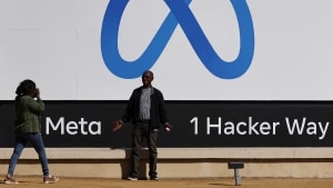 Er aktiekursen på Meta Platforms, selskabet bag Facebook, faldet for meget i år, spørger investeringseksperten Peter Lundgreen. Arkivfoto: Carlos Barria/Reuters/Ritzau Scanpix