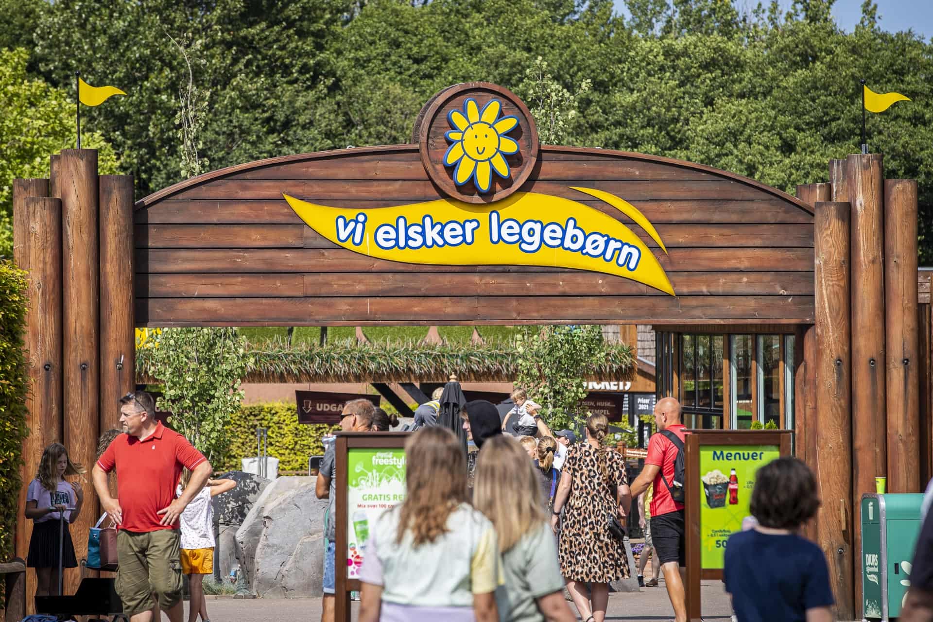 25-årig Sigtet For Vold I Djurs Sommerland: Blev Tilbageholdt Af ...