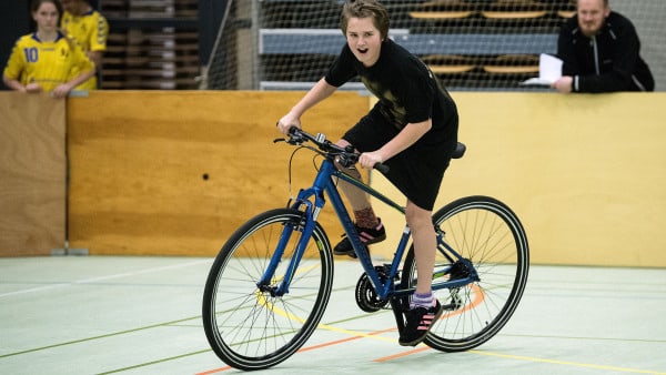 Kommunens Unge Var Til Fodboldsjov, Skøre Konkurrencer Og Masser Af ...