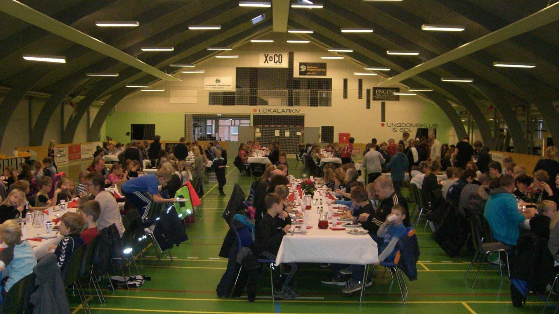 Skolen Til Julefrokost Hos Naboen Ugeavisen dk skolen-til-julefrokost-hos-naboen-ugeavisen-dk