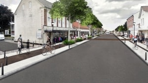 Forvaltningen i Varde Kommune anbefaler, at samtlige p-pladser på Bredgade og Vesterhavsvej sløjfes for at give plads til en cykelsti i hver side. Skitse: Plet Arkitektur