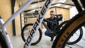 Om mindre end en måned åbner 38-årige Phillip Jensen ny cykelforretning på Dannevirkevej 5, hvor ejendomsmægler N.H. Billunds til leje-skilte er blevet fjernet. Foto: Søren Gylling