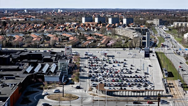 Advarer om lange køer ved Rosengårdcentret: Nyt forslag skal bane vejen for betalingsparkering