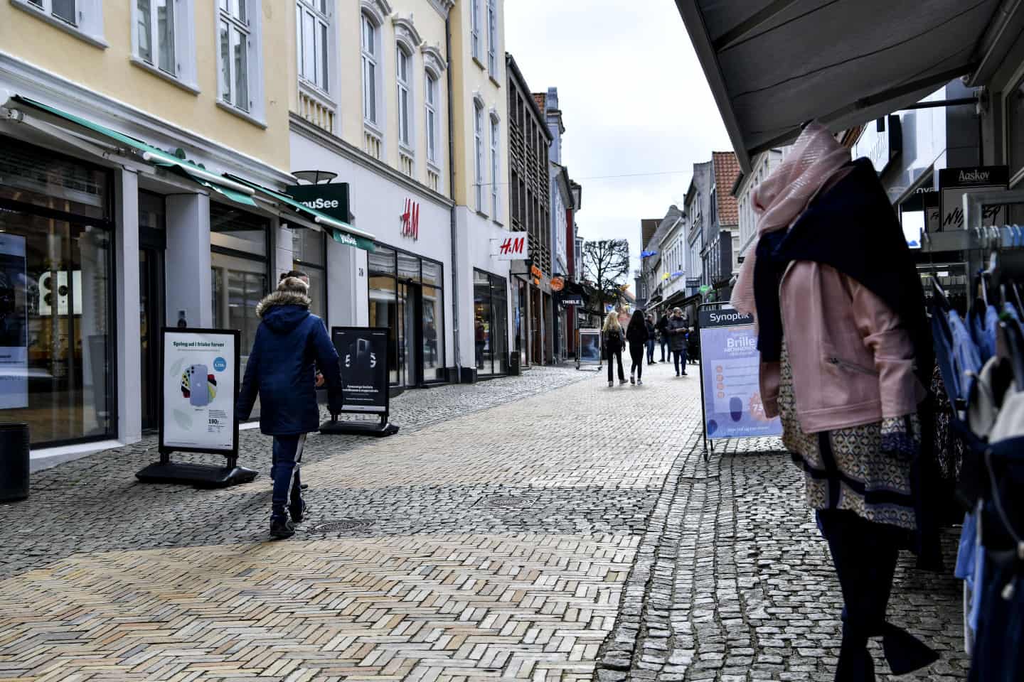 Butikker vil gerne til at lukke: - skal tøjbutik åbent? | ugeavisen.dk