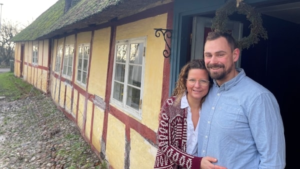 Efter et liv som digitale nomader har Jens og Nicole tjekket ind i landsbyhus: - Vi har i årevis levet et liv, som mange ikke tror er muligt